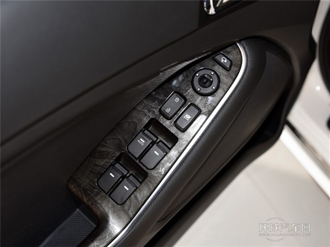 2015款 2.0L 自動LUX