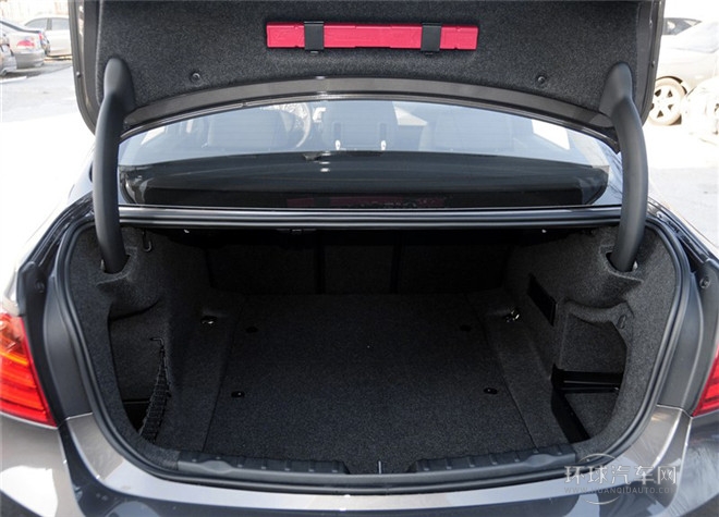 2015款 320i 領(lǐng)先型