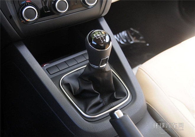 2015款 1.6L 手動領(lǐng)先型