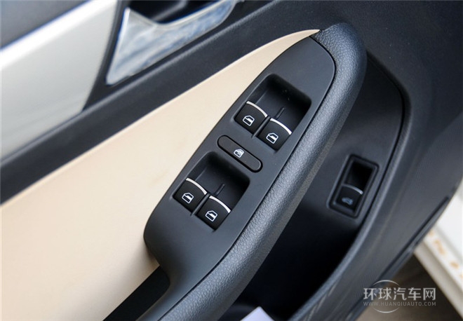 2015款 1.6L 自動領(lǐng)先型