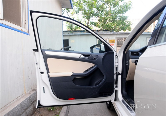 2015款 1.6L 自動(dòng)領(lǐng)先型