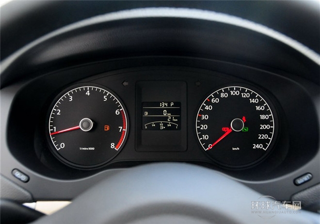 2015款 1.6L 自動領(lǐng)先型