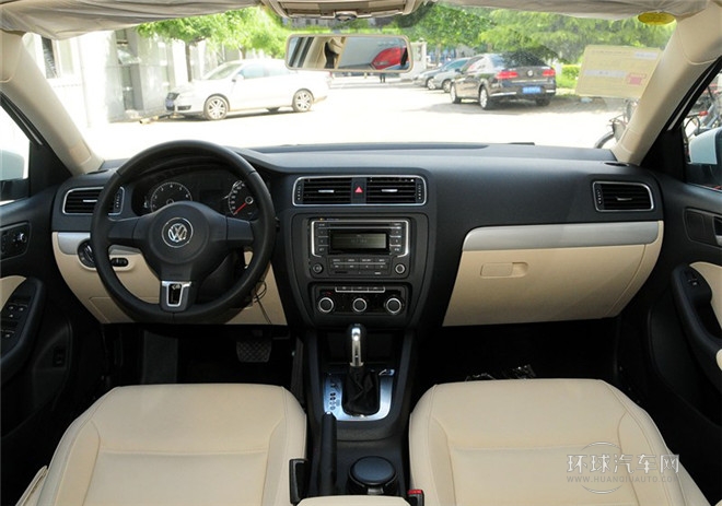 2015款 1.6L 自動領(lǐng)先型