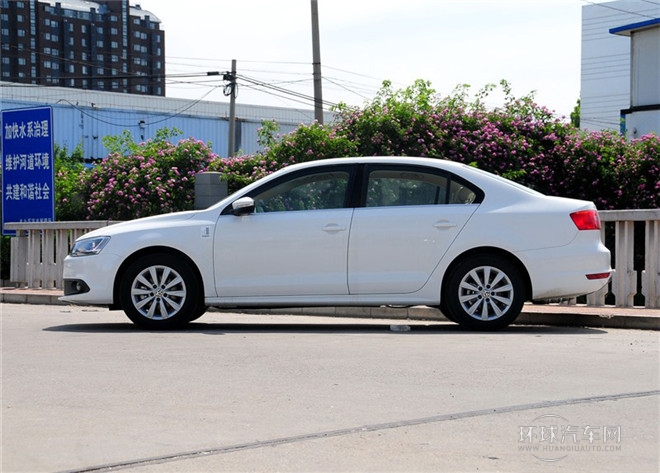 2015款 1.6L 自動(dòng)領(lǐng)先型