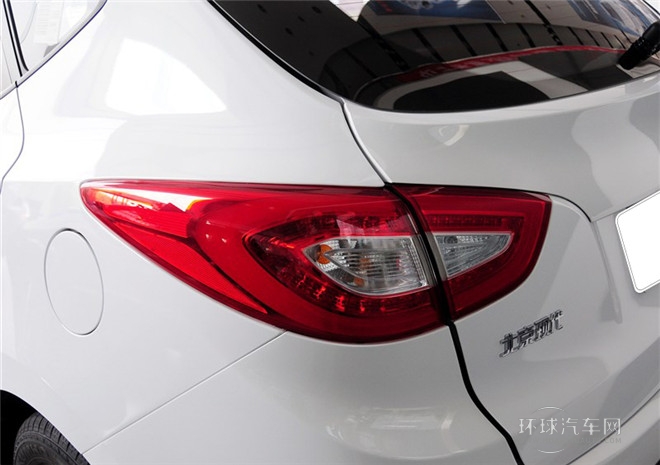 2015款 2.0L 自動兩驅(qū)領先型 國V