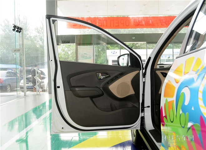 2015款 2.4L 自動(dòng)四驅(qū)領(lǐng)先型 國V