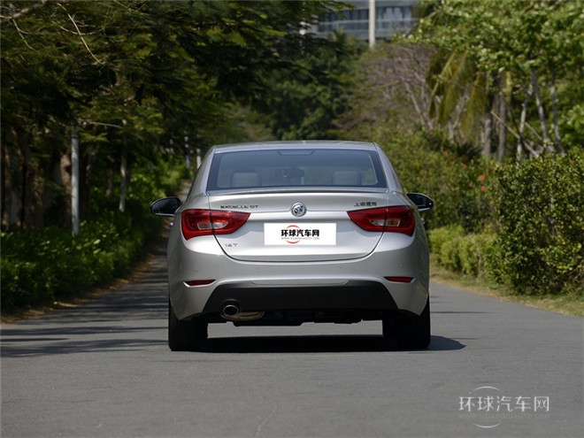 2015款 18T 雙離合運(yùn)動旗艦型