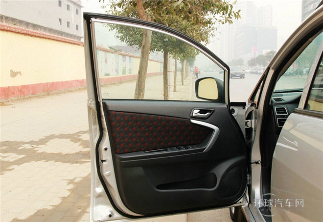 2015款 兩廂 1.5L 自動(dòng)理想型