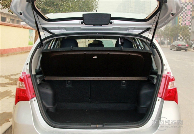 2015款 兩廂 1.5L 自動(dòng)理想型