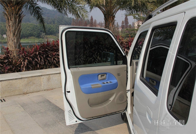 2015款 1.0L 手動(dòng)舒適型