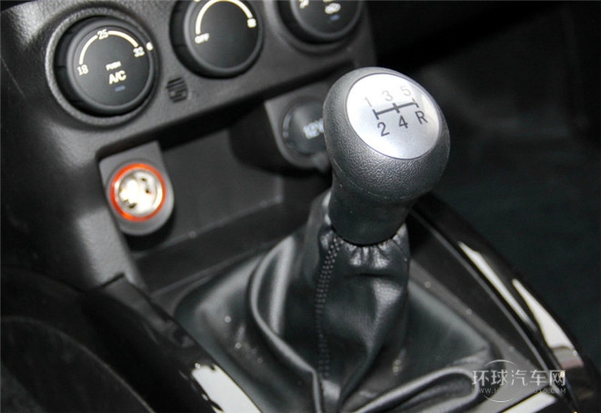 2015款 探索版 2.0T 柴油4X4超豪華型
