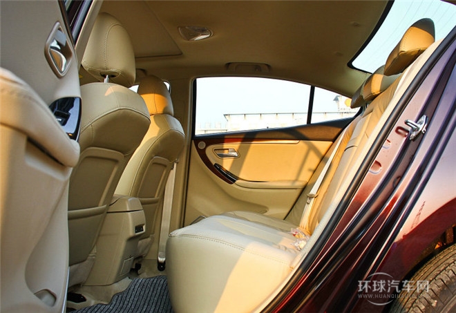 2015款 2.0L 手動(dòng)時(shí)尚型