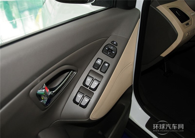 2015款 2.4L 自動四驅(qū)領(lǐng)先型 國IV