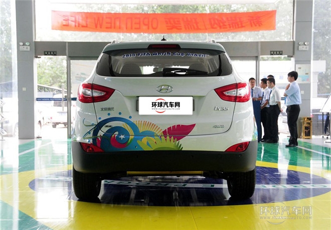 2015款 2.4L 自動四驅(qū)領(lǐng)先型 國IV