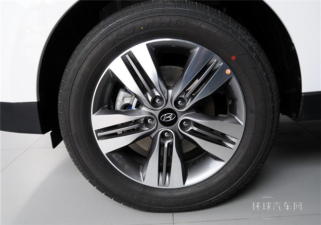 2015款 2.4L 自動(dòng)兩驅(qū)領(lǐng)先型 國(guó)V