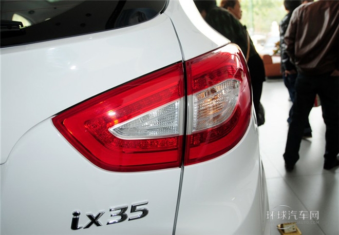 2015款 2.4L 自動(dòng)兩驅(qū)領(lǐng)先型 國V