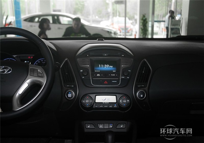 2015款 2.4L 自動(dòng)兩驅(qū)領(lǐng)先型 國(guó)IV