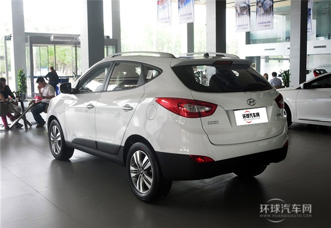 2015款 2.4L 自動(dòng)兩驅(qū)領(lǐng)先型 國IV