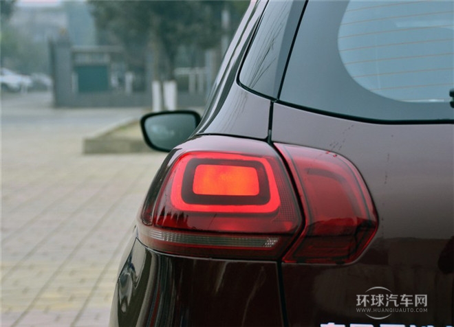 2015款 1.6L 手動(dòng)時(shí)尚型