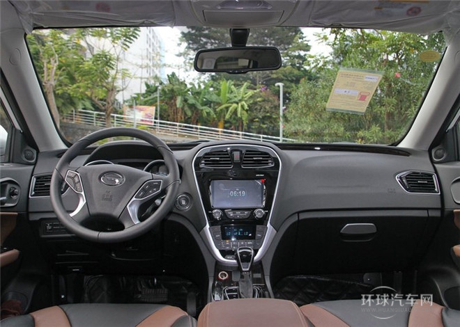 2015款 1.8T 自動(dòng)四驅(qū)豪華導(dǎo)航版