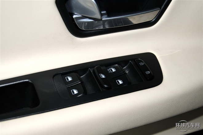 2015款 2.0T 自動豪華型