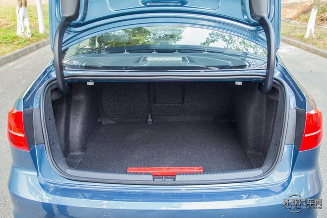 2015款 230TSI 自動(dòng)舒適型