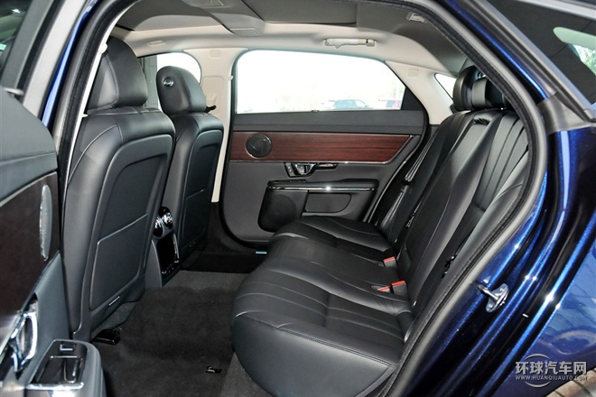 2015款 XJL 2.0T 兩驅(qū)典雅商務(wù)版