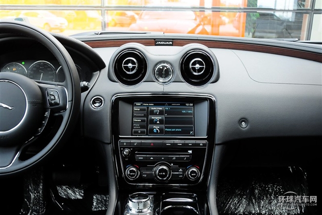 2015款 XJL 2.0T 兩驅(qū)典雅商務(wù)版