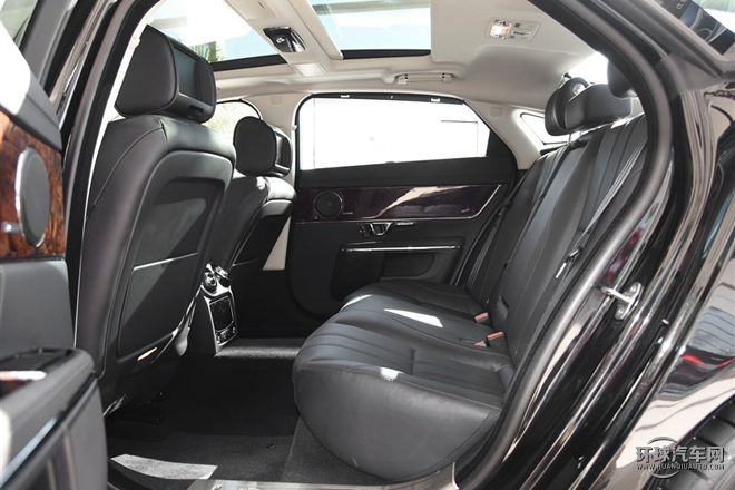 2015款 XJL 2.0T 兩驅(qū)全景商務(wù)版