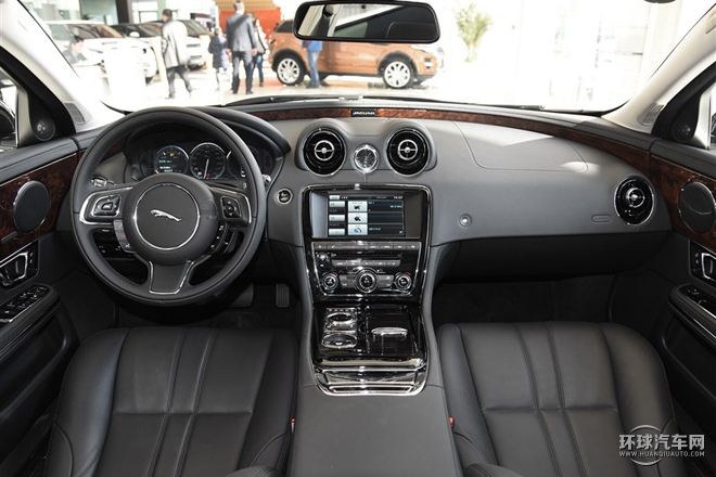 2015款 XJL 2.0T 兩驅(qū)全景商務(wù)版