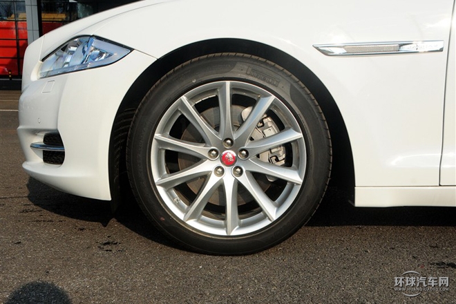 2015款 XJL 2.0T 兩驅(qū)尊享商務版