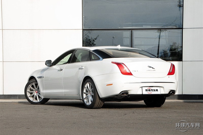 2015款 XJL 2.0T 兩驅(qū)尊享商務(wù)版