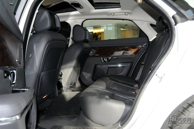 2015款 XJL 3.0 SC 兩驅(qū)全景商務(wù)版