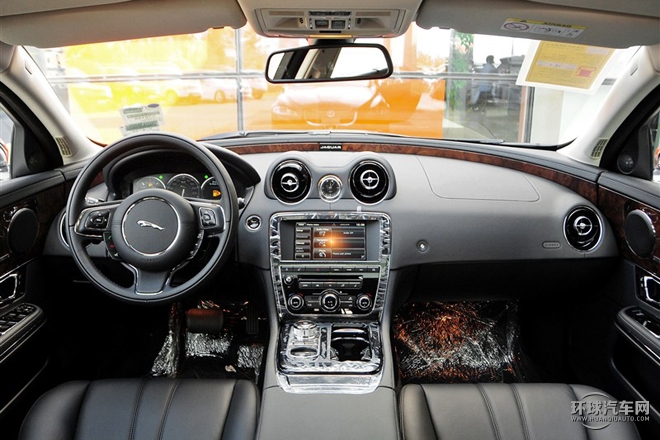 2015款 XJL 3.0 SC 四驅(qū)全景商務(wù)版