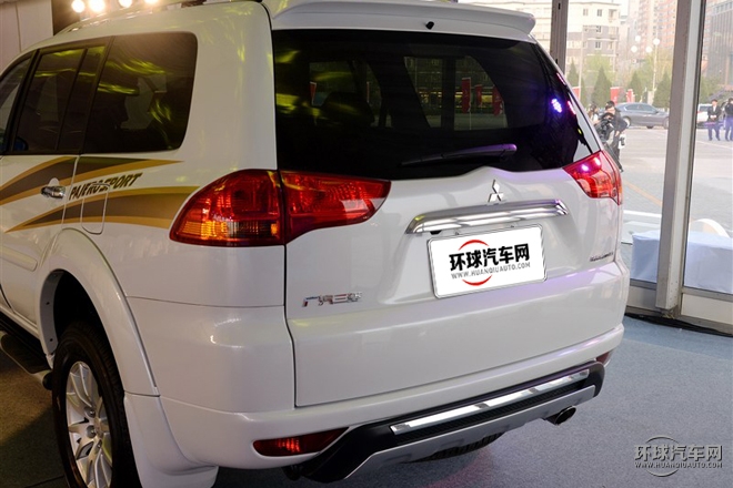 2015款 3.0L 自動(dòng)四驅(qū)旗艦版