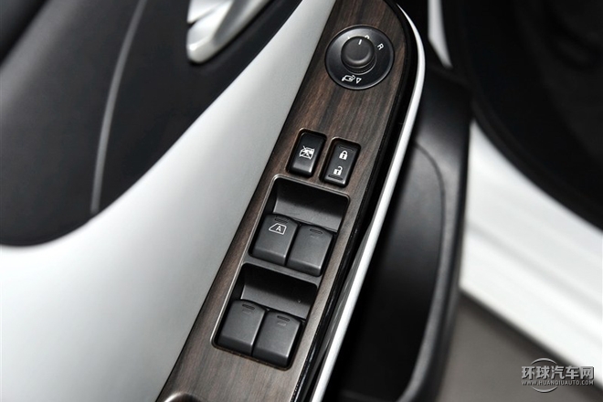 2015款 1.8T 自動(dòng)智尊型