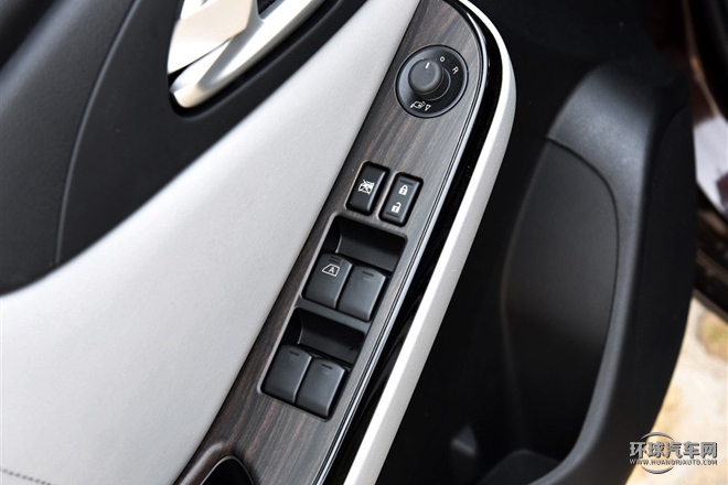 2015款 1.8T 自動(dòng)旗艦型