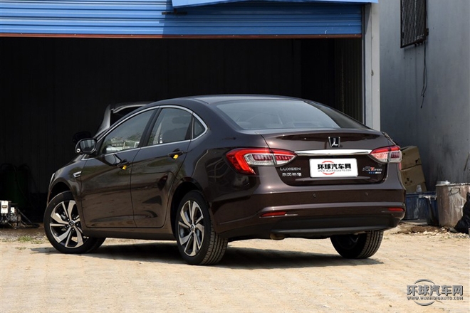 2015款 1.8T 自動(dòng)旗艦型
