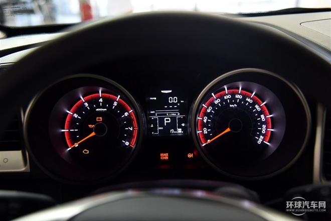 2015款 1.6L 自動(dòng)兩驅(qū)致炫版
