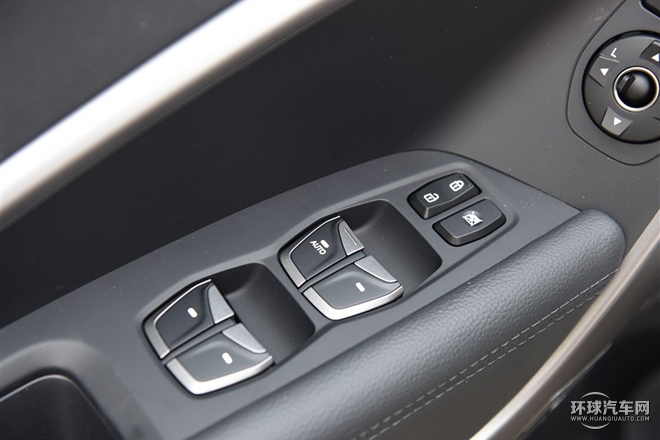 2015款 2.0T 自動(dòng)兩驅(qū)舒適型 5座