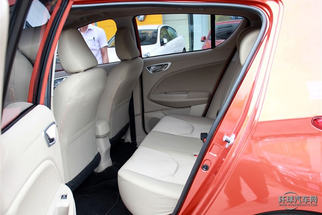 2015款 1.8L 自動(dòng)舒適型