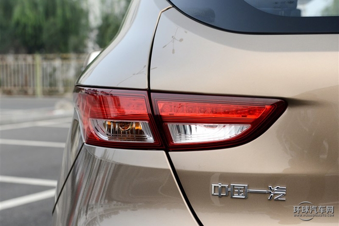 2015款 1.8L 自動(dòng)尊貴型