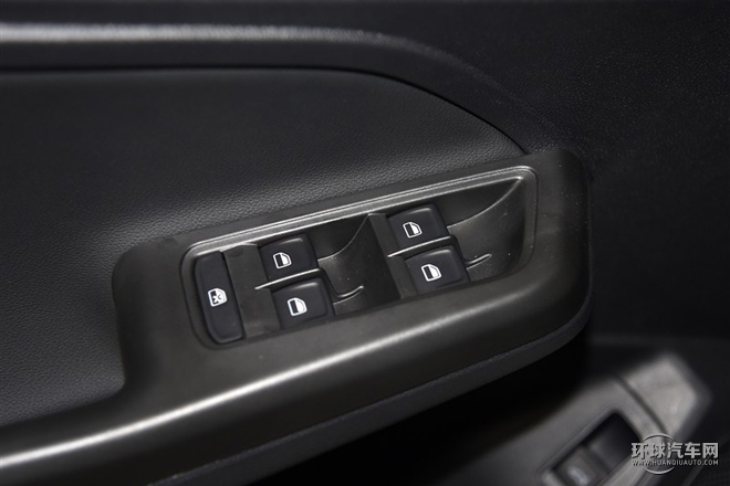 2015款  1.6L 自動(dòng)舒適型