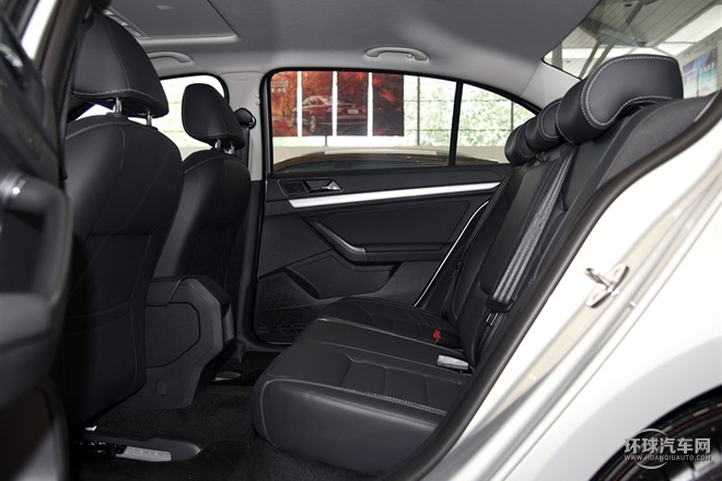 2015款  1.6L 自動(dòng)舒適型