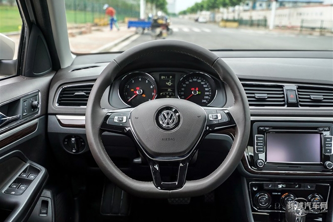 2015款 230TSI DSG 豪華版