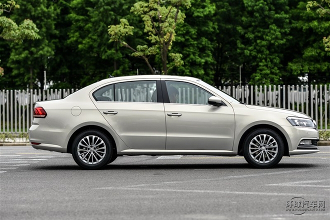 2015款 230TSI DSG 豪華版