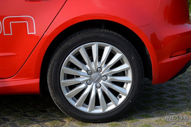 2015款 Sportback e-tron 運(yùn)動(dòng)型