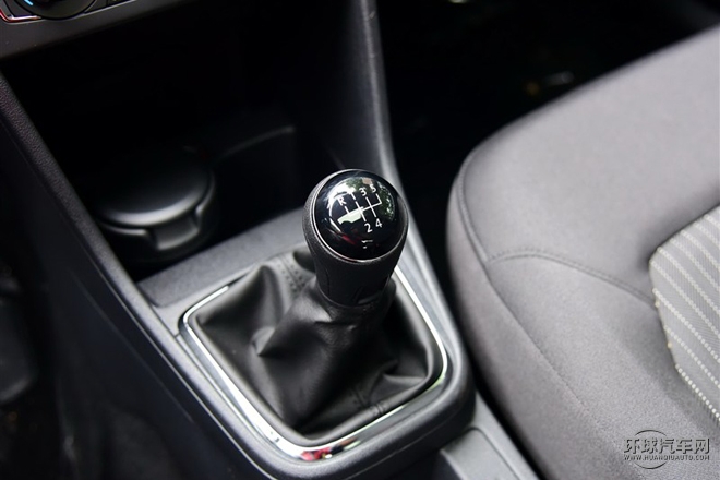 2015款 質(zhì)惠版 1.6L 手動(dòng)舒適型