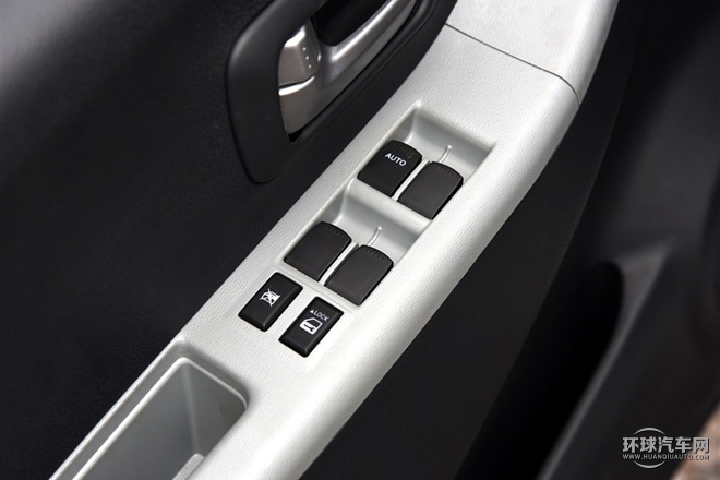 2015款 1.0L 手動(dòng)限定型