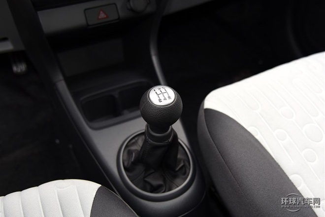 2015款 1.0L 手動(dòng)限定型